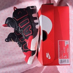 NIKE - BOYS - PS AIR MORE UPTEMPO - BLACK/WHITE/RED GENTLY USED SZ 3Y